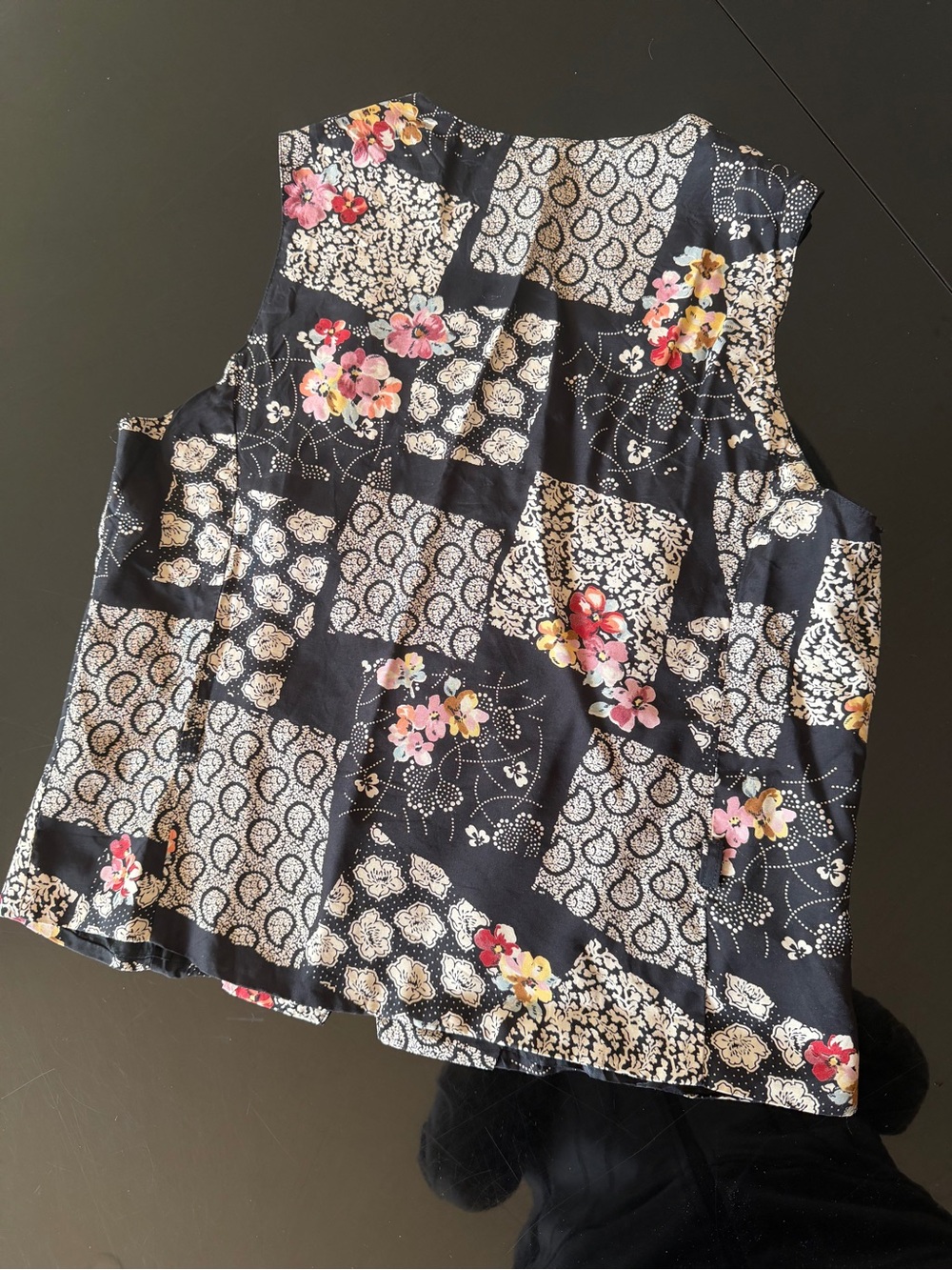 Vintage Black Floral Patchwork print V-Neck top small - Picture 11 of 11
